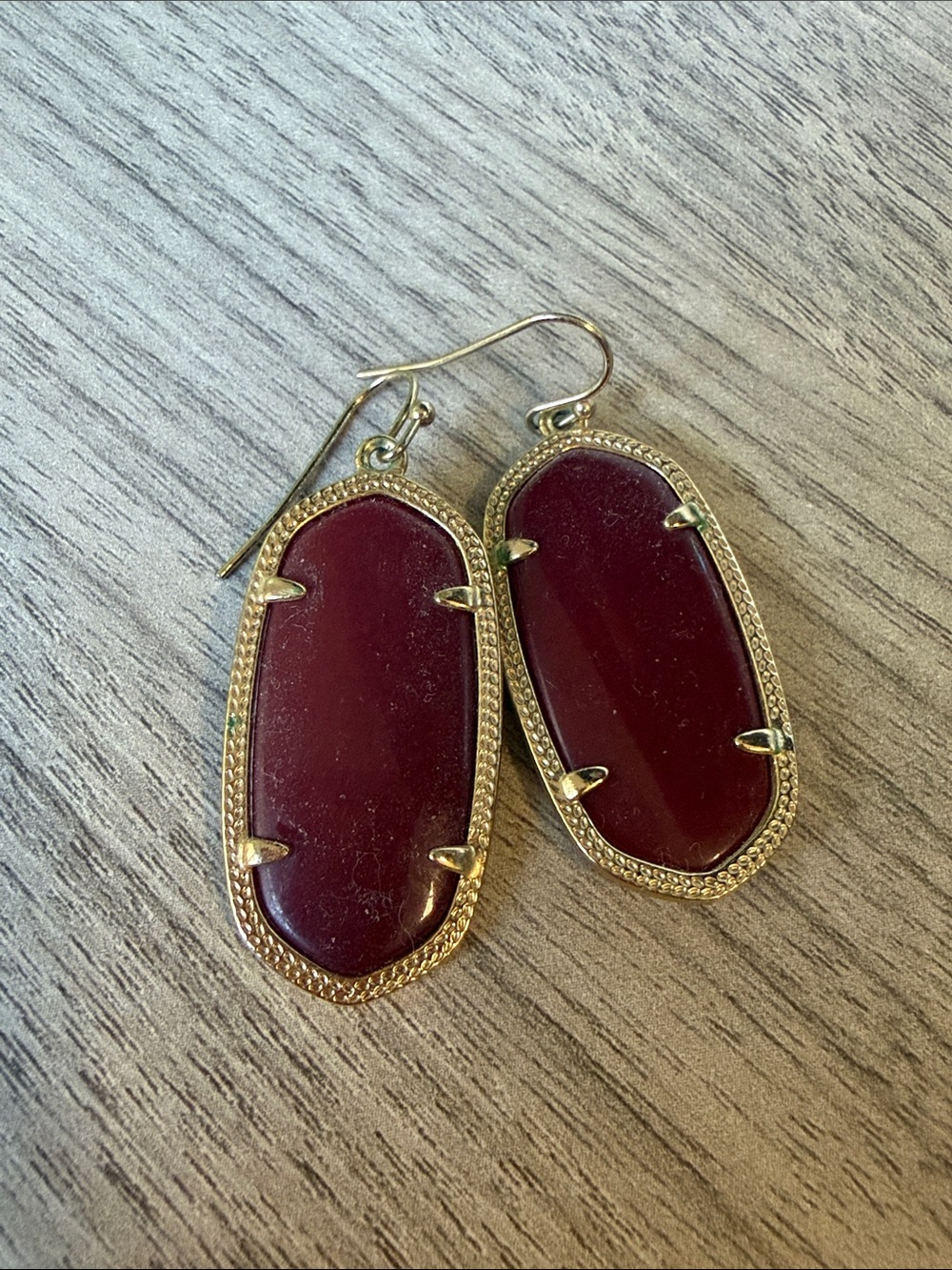 Kendra Scott Gold-Tone Deep Burgundy Oval Drop Earrings